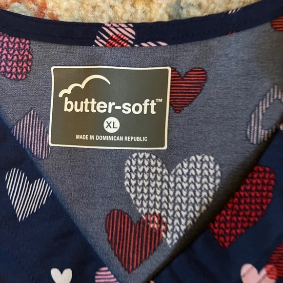 Scrub top - Picture 2 of 3